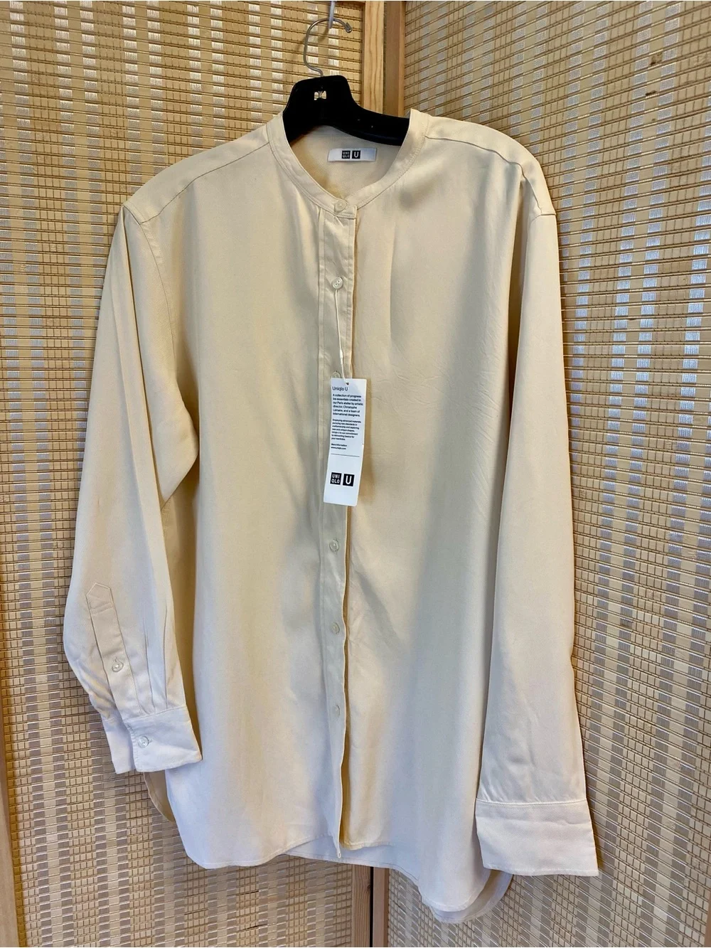 UNIQLO NWT Women’s Cream Button-Front Collarless Shirt by Christophe Lemaire.
